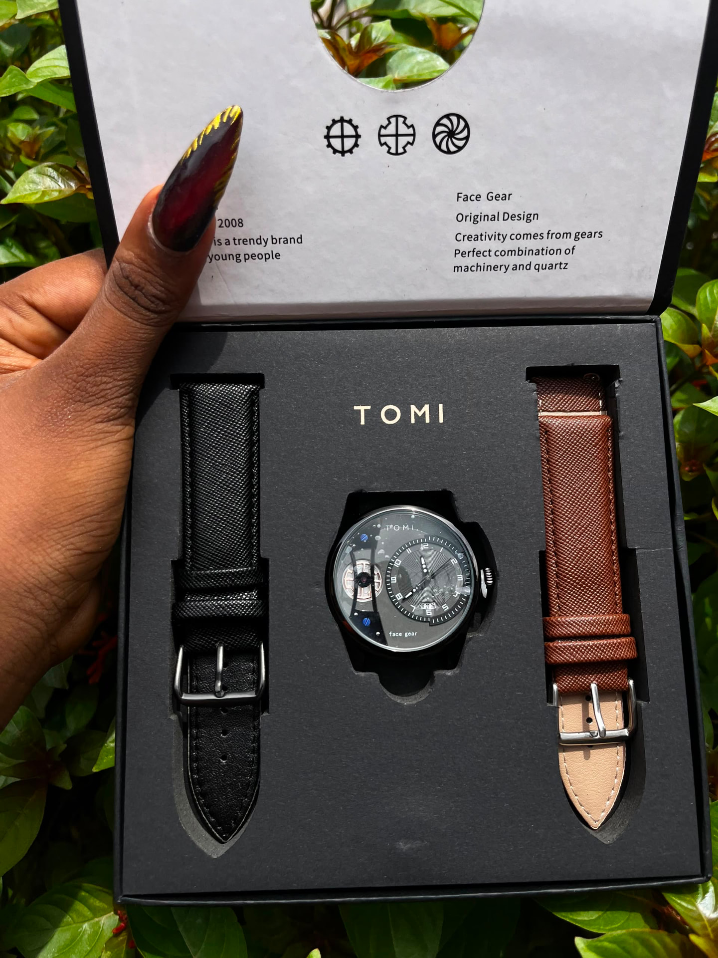 Boxed designer-style watch gift set with interchangeable black and tan leather straps